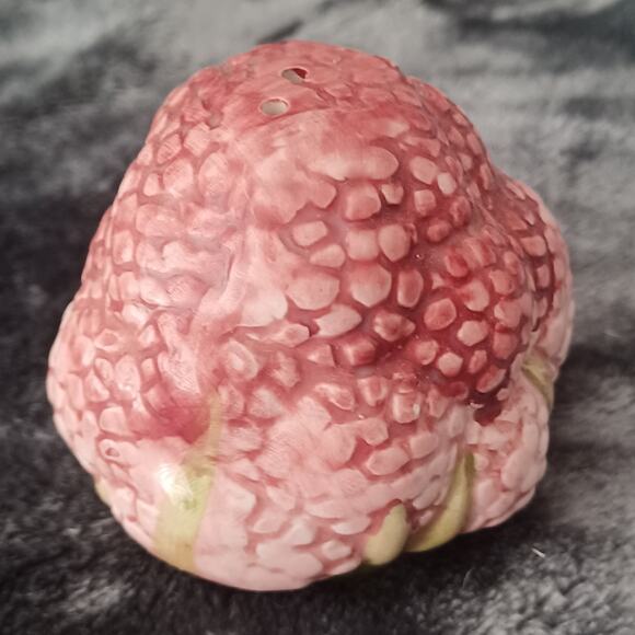Key Point Raspberry Cluster Salt Shaker- Vintage - Picture 2 of 7